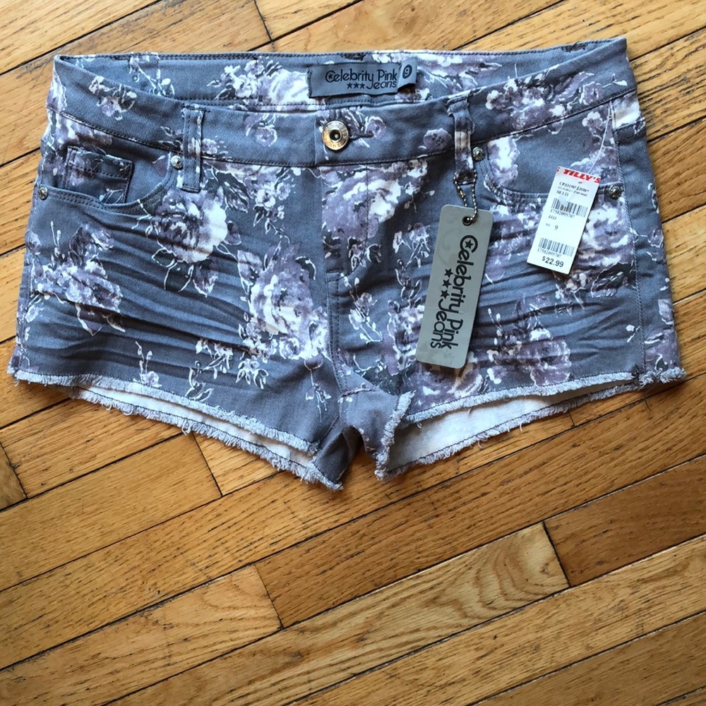 Juniors Tilly’s celebrity Pink Jeans Shorts sz 9